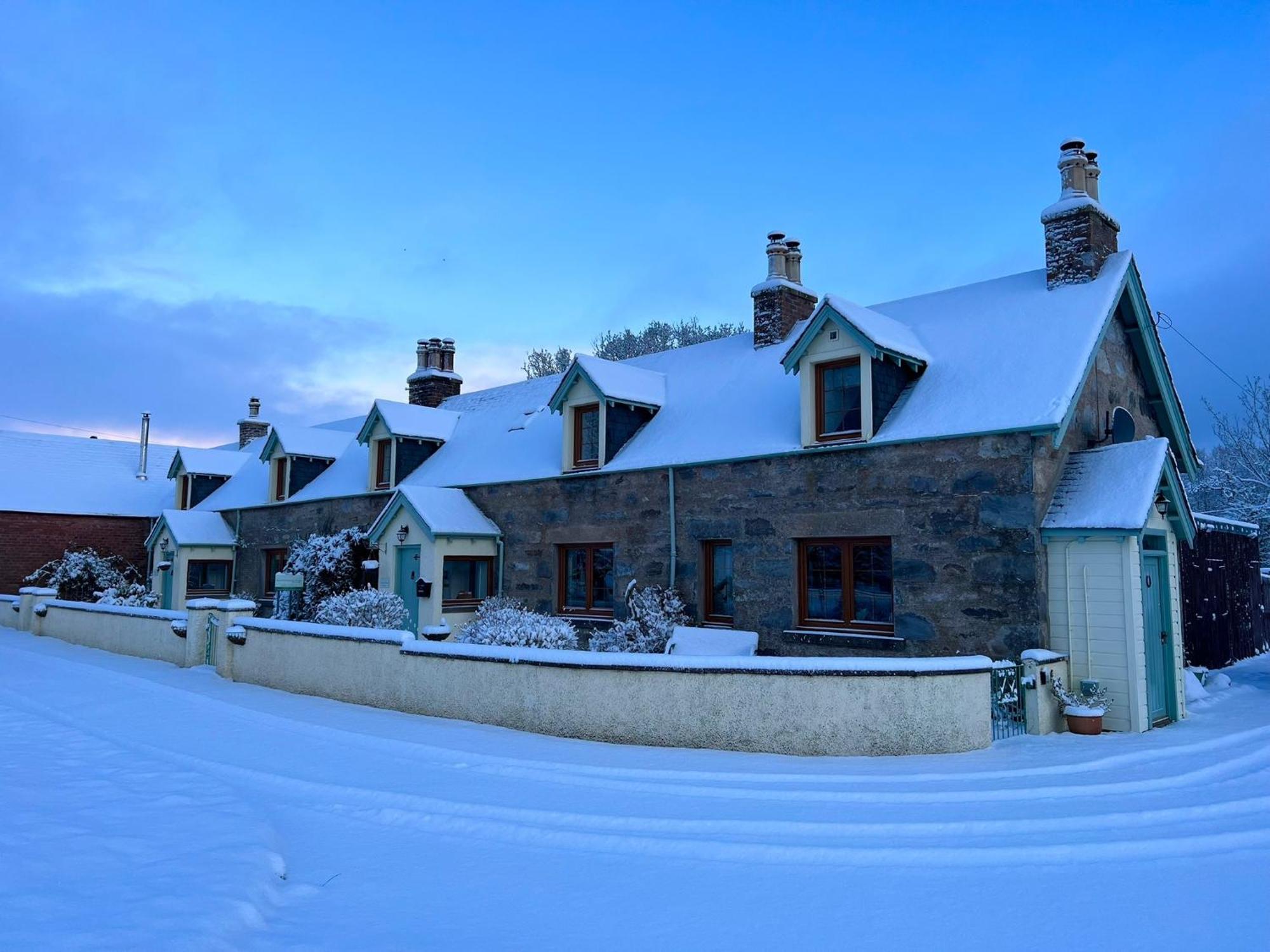 Rosemount Bothy - Highland Cottage ガーブ エクステリア 写真