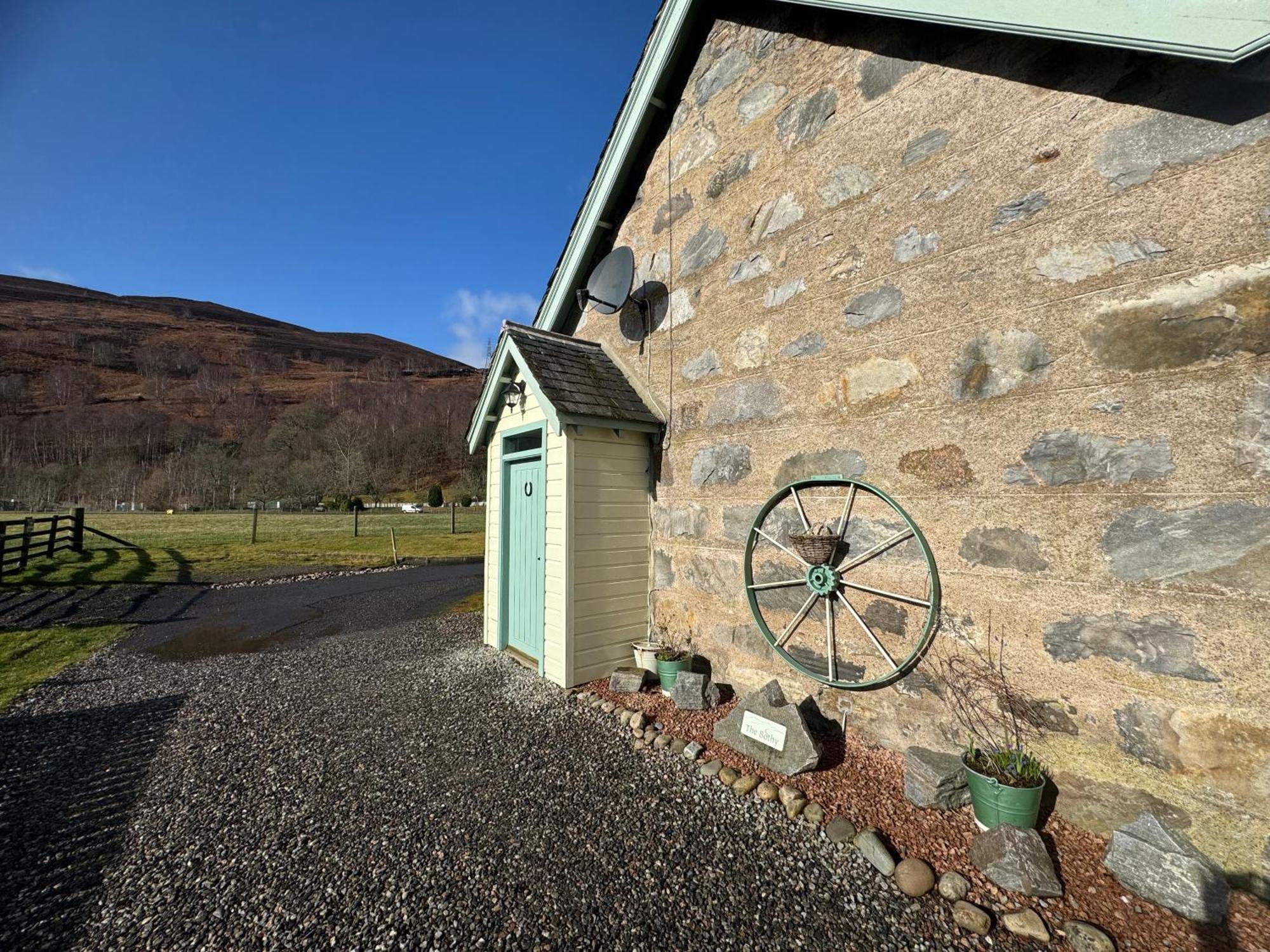 Rosemount Bothy - Highland Cottage ガーブ エクステリア 写真