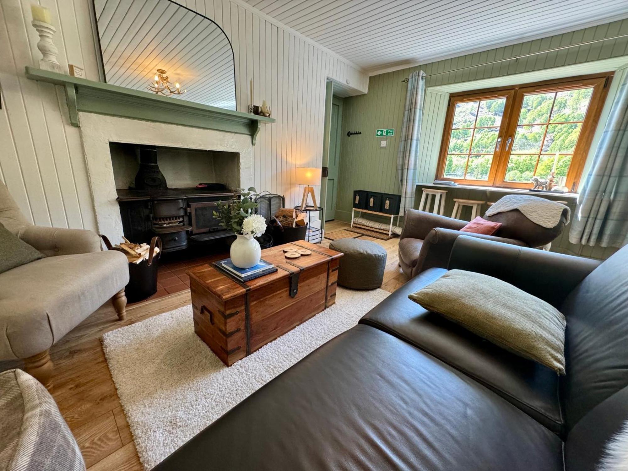 Rosemount Bothy - Highland Cottage ガーブ エクステリア 写真